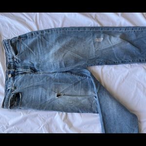 Urban BDG mom high rise jeans💙